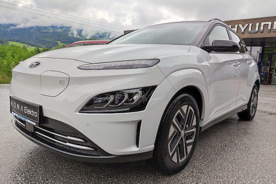 Hyundai Kona Elektro Prestige Line bei Auto Schnitzer in 